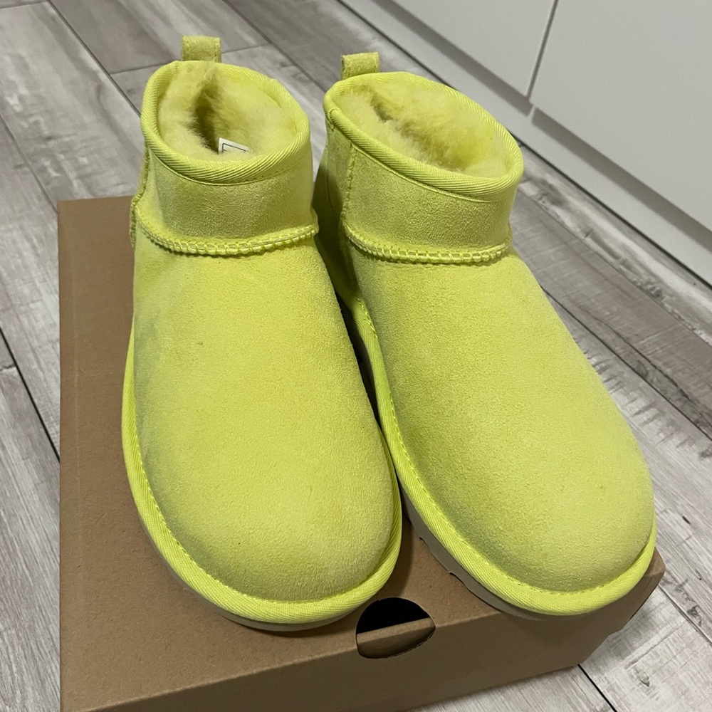 UGG Classic Ultra Mini - Picture 5 of 7